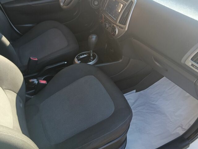 Белый Хендай и20, объемом двигателя 0 л и пробегом 190 тыс. км за 8299 $, фото 5 на Automoto.ua