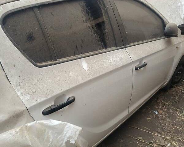 Білий Хендай і20, об'ємом двигуна 1.1 л та пробігом 170 тис. км за 1800 $, фото 1 на Automoto.ua