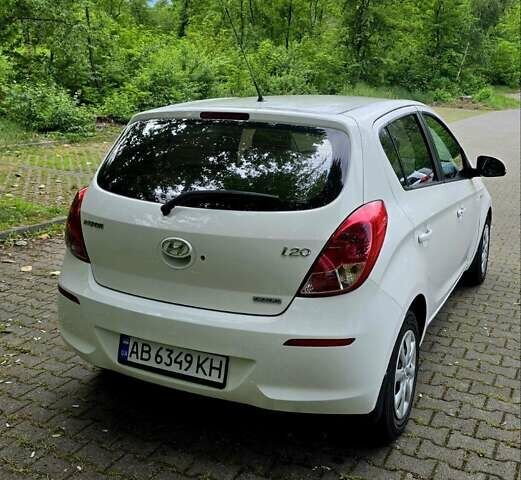 Белый Хендай и20, объемом двигателя 1.4 л и пробегом 60 тыс. км за 7400 $, фото 4 на Automoto.ua