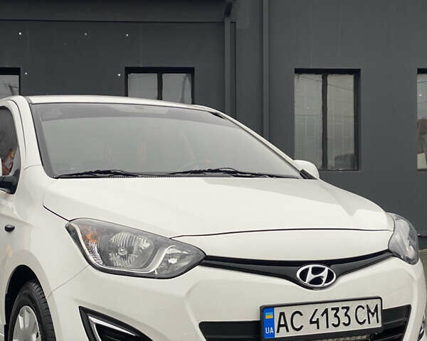 Білий Хендай і20, об'ємом двигуна 1.12 л та пробігом 260 тис. км за 5900 $, фото 6 на Automoto.ua