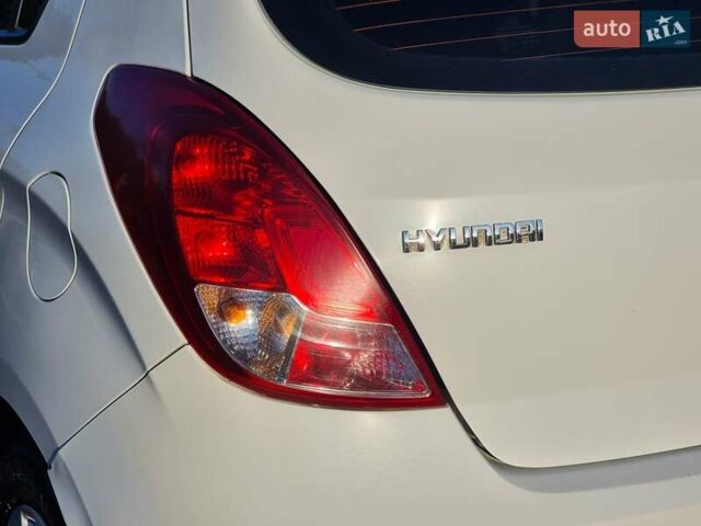 Белый Хендай и20, объемом двигателя 1.4 л и пробегом 135 тыс. км за 5999 $, фото 15 на Automoto.ua