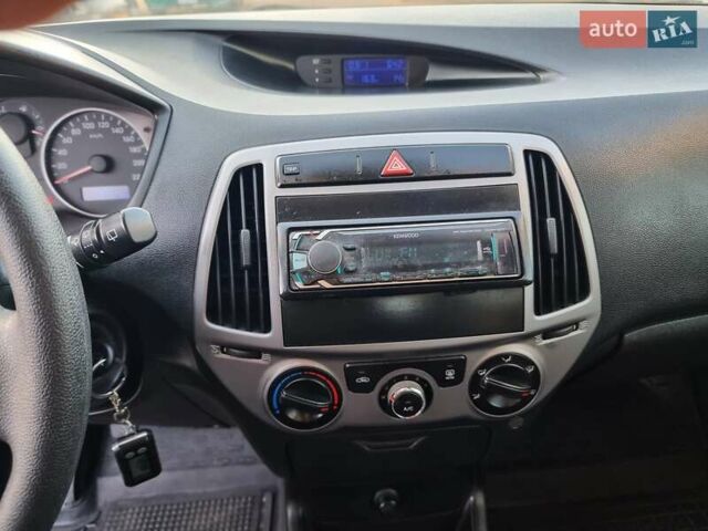 Белый Хендай и20, объемом двигателя 1.4 л и пробегом 135 тыс. км за 5999 $, фото 24 на Automoto.ua