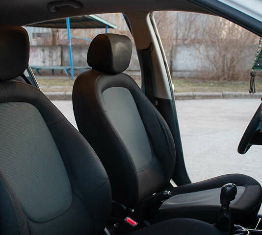 Білий Хендай і20, об'ємом двигуна 1.4 л та пробігом 135 тис. км за 7100 $, фото 8 на Automoto.ua