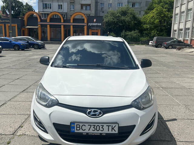 Білий Хендай і20, об'ємом двигуна 1.12 л та пробігом 180 тис. км за 6699 $, фото 5 на Automoto.ua