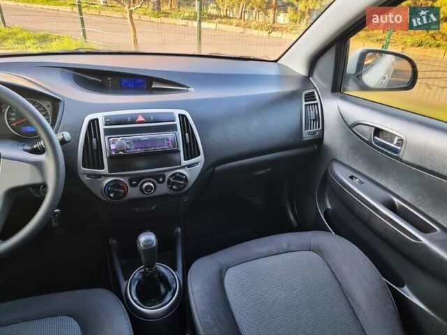 Белый Хендай и20, объемом двигателя 1.4 л и пробегом 135 тыс. км за 5999 $, фото 38 на Automoto.ua