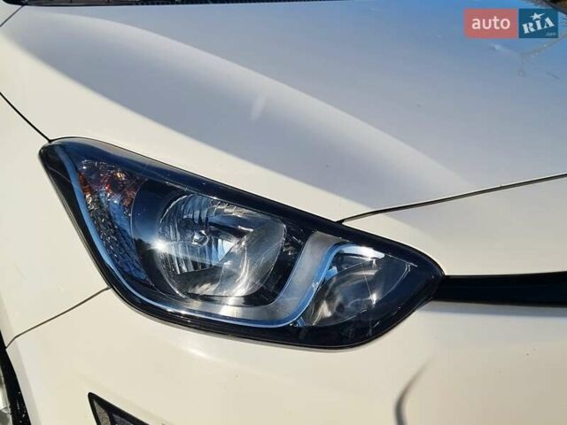 Белый Хендай и20, объемом двигателя 1.4 л и пробегом 135 тыс. км за 5999 $, фото 10 на Automoto.ua