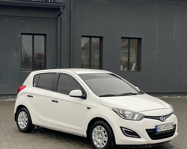 Білий Хендай і20, об'ємом двигуна 1.12 л та пробігом 260 тис. км за 5900 $, фото 2 на Automoto.ua