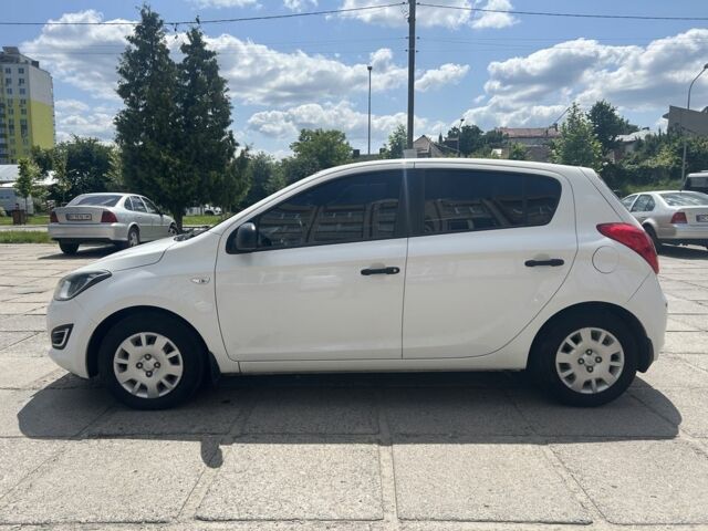 Белый Хендай и20, объемом двигателя 1.1 л и пробегом 188 тыс. км за 6250 $, фото 3 на Automoto.ua