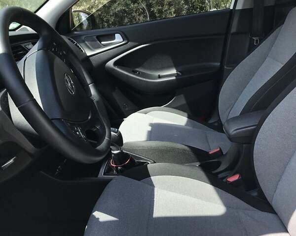 Белый Хендай и20, объемом двигателя 1.1 л и пробегом 120 тыс. км за 8400 $, фото 10 на Automoto.ua