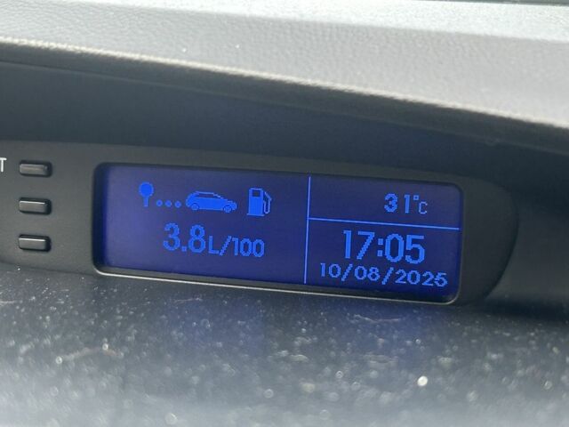 Белый Хендай и20, объемом двигателя 1.1 л и пробегом 188 тыс. км за 6250 $, фото 8 на Automoto.ua