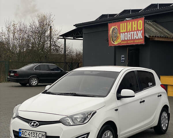 Білий Хендай і20, об'ємом двигуна 1.12 л та пробігом 260 тис. км за 5900 $, фото 8 на Automoto.ua
