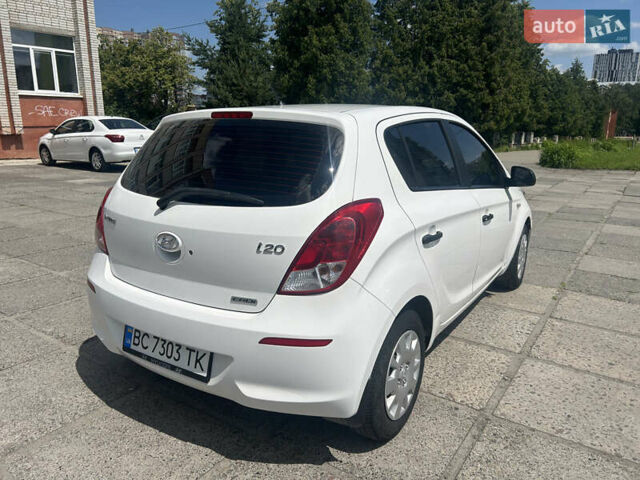 Білий Хендай і20, об'ємом двигуна 1.12 л та пробігом 180 тис. км за 6699 $, фото 3 на Automoto.ua