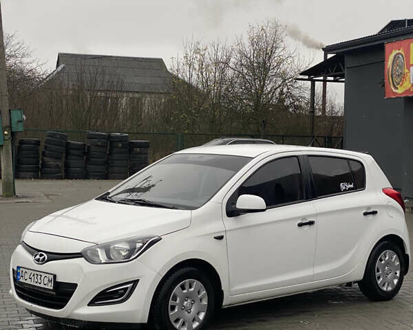 Білий Хендай і20, об'ємом двигуна 1.12 л та пробігом 260 тис. км за 5900 $, фото 10 на Automoto.ua