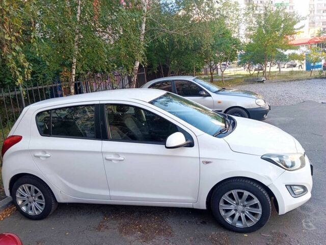 Білий Хендай і20, об'ємом двигуна 1.1 л та пробігом 281 тис. км за 7090 $, фото 9 на Automoto.ua