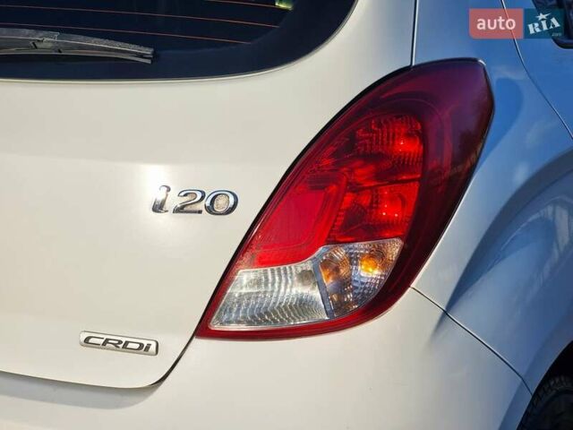 Белый Хендай и20, объемом двигателя 1.4 л и пробегом 135 тыс. км за 5999 $, фото 16 на Automoto.ua