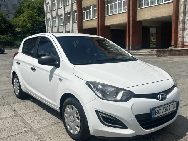 Белый Хендай и20, объемом двигателя 1.1 л и пробегом 188 тыс. км за 6250 $, фото 2 на Automoto.ua