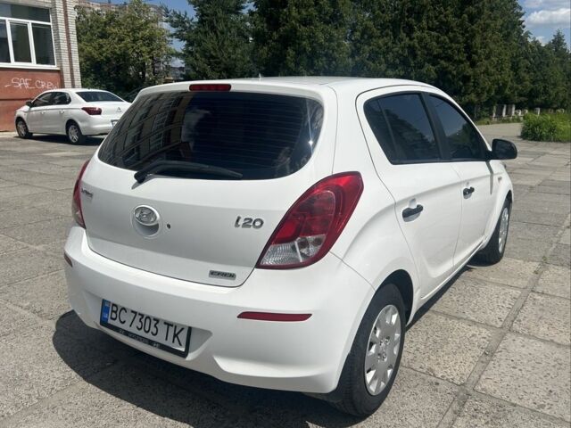 Белый Хендай и20, объемом двигателя 1.1 л и пробегом 188 тыс. км за 6250 $, фото 5 на Automoto.ua