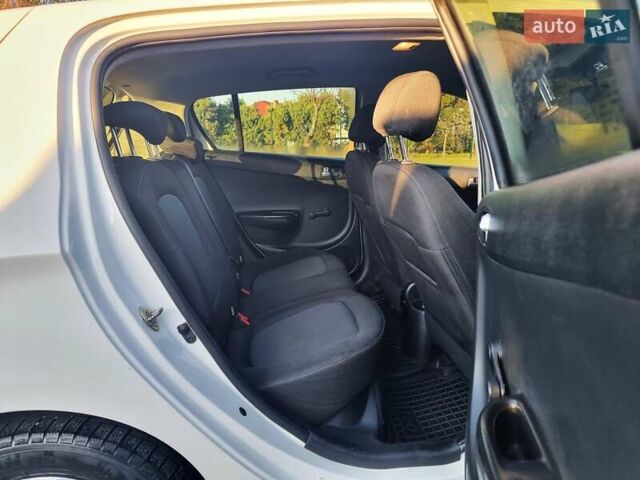 Белый Хендай и20, объемом двигателя 1.4 л и пробегом 135 тыс. км за 5999 $, фото 37 на Automoto.ua