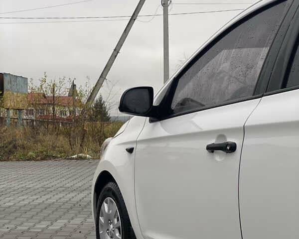 Білий Хендай і20, об'ємом двигуна 1.12 л та пробігом 260 тис. км за 5000 $, фото 23 на Automoto.ua