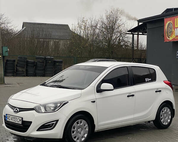 Білий Хендай і20, об'ємом двигуна 1.12 л та пробігом 260 тис. км за 5900 $, фото 9 на Automoto.ua