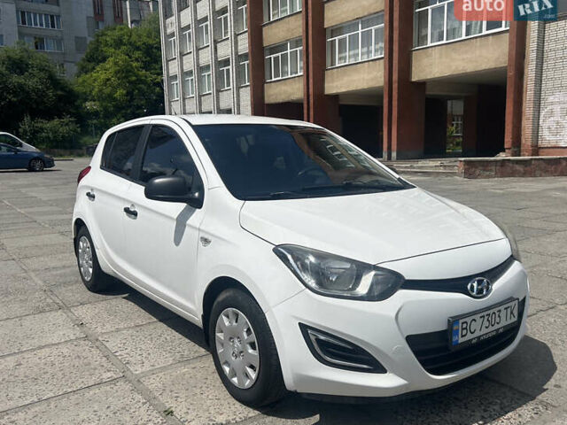 Білий Хендай і20, об'ємом двигуна 1.12 л та пробігом 180 тис. км за 6699 $, фото 4 на Automoto.ua