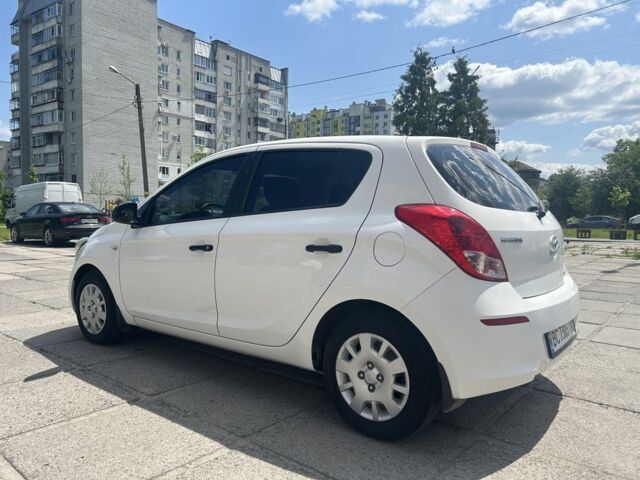 Белый Хендай и20, объемом двигателя 1.1 л и пробегом 188 тыс. км за 6250 $, фото 4 на Automoto.ua