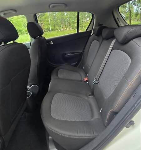 Белый Хендай и20, объемом двигателя 1.4 л и пробегом 60 тыс. км за 7400 $, фото 7 на Automoto.ua