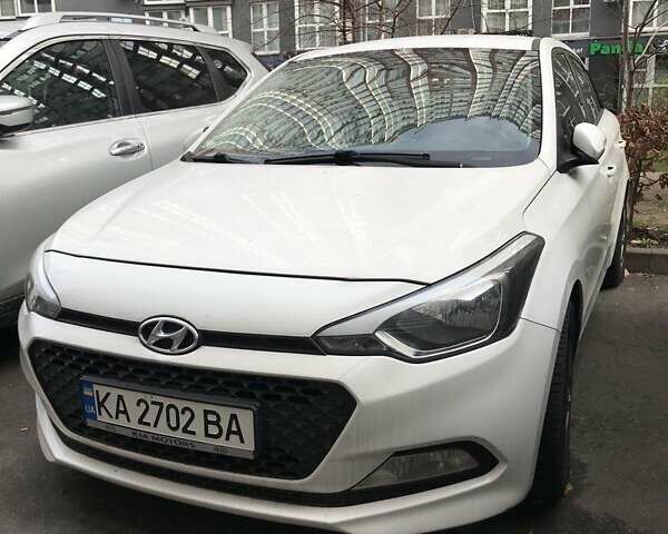 Белый Хендай и20, объемом двигателя 1.1 л и пробегом 120 тыс. км за 8400 $, фото 1 на Automoto.ua