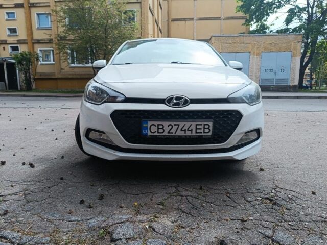 Белый Хендай и20, объемом двигателя 1.1 л и пробегом 232 тыс. км за 7500 $, фото 1 на Automoto.ua