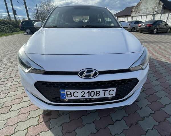 Белый Хендай и20, объемом двигателя 1.12 л и пробегом 237 тыс. км за 7700 $, фото 6 на Automoto.ua