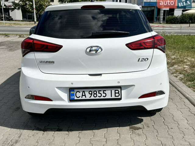 Белый Хендай и20, объемом двигателя 1.1 л и пробегом 241 тыс. км за 7500 $, фото 2 на Automoto.ua