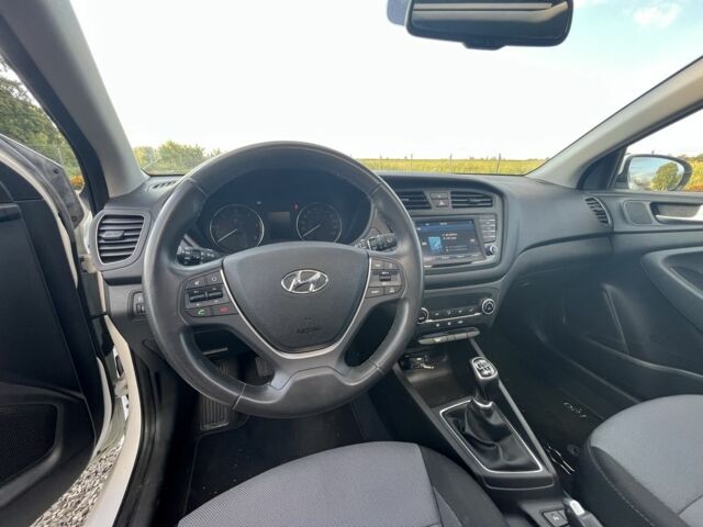 Хендай и20 2017 в Краматорске на Automoto.ua Белый Хендай и20, объемом двигателя 1.4 л и пробегом 105 тыс. км за 10200 $, фото 8 на Automoto.ua