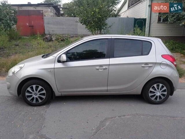 Бежевий Хендай і20, об'ємом двигуна 1.4 л та пробігом 125 тис. км за 5000 $, фото 6 на Automoto.ua