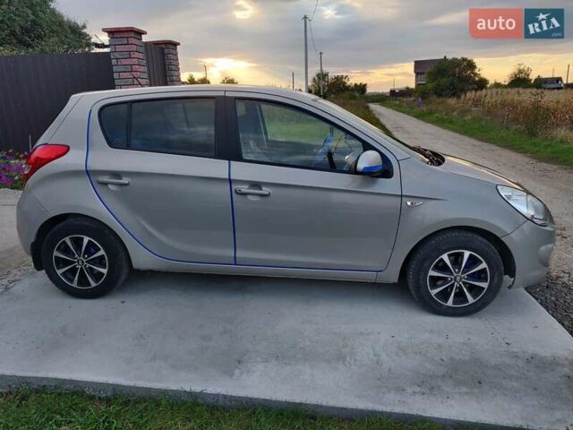 Бежевий Хендай і20, об'ємом двигуна 1.4 л та пробігом 112 тис. км за 7300 $, фото 3 на Automoto.ua