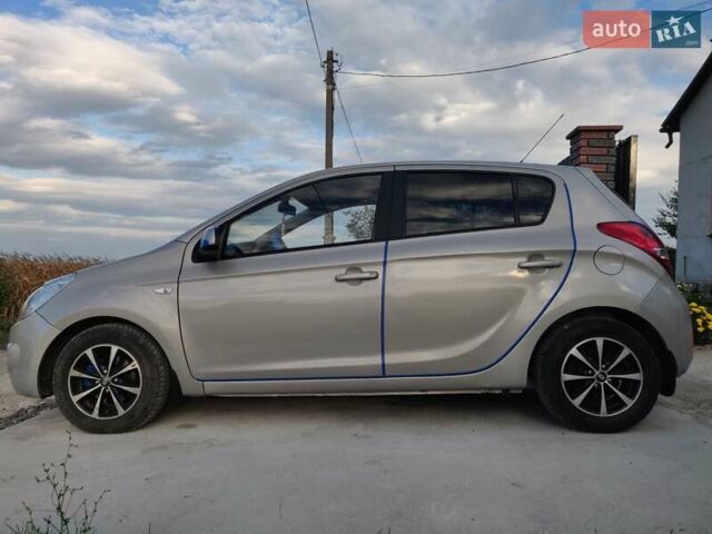 Бежевий Хендай і20, об'ємом двигуна 1.4 л та пробігом 112 тис. км за 7300 $, фото 2 на Automoto.ua