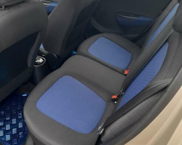 Бежевий Хендай і20, об'ємом двигуна 1.4 л та пробігом 103 тис. км за 8300 $, фото 2 на Automoto.ua