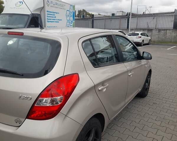 Бежевий Хендай і20, об'ємом двигуна 1.4 л та пробігом 103 тис. км за 8300 $, фото 23 на Automoto.ua