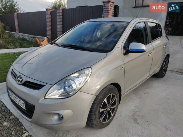 Бежевий Хендай і20, об'ємом двигуна 1.4 л та пробігом 112 тис. км за 7300 $, фото 6 на Automoto.ua