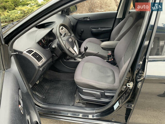 Чорний Хендай і20, об'ємом двигуна 1.25 л та пробігом 185 тис. км за 4500 $, фото 18 на Automoto.ua