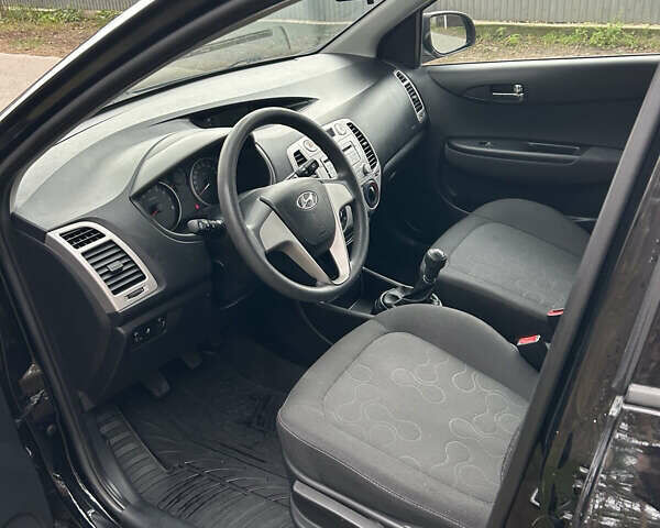 Черный Хендай и20, объемом двигателя 1.25 л и пробегом 118 тыс. км за 5700 $, фото 8 на Automoto.ua