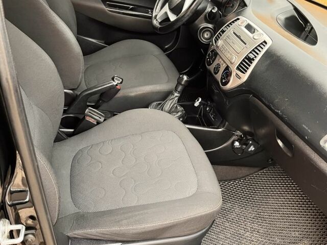 Черный Хендай и20, объемом двигателя 1.2 л и пробегом 184 тыс. км за 5000 $, фото 8 на Automoto.ua