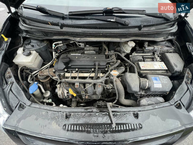 Черный Хендай и20, объемом двигателя 1.25 л и пробегом 165 тыс. км за 5100 $, фото 5 на Automoto.ua