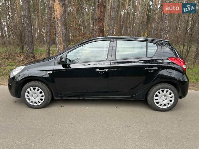 Черный Хендай и20, объемом двигателя 1.25 л и пробегом 118 тыс. км за 5700 $, фото 1 на Automoto.ua