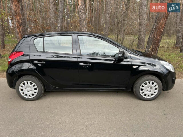 Черный Хендай и20, объемом двигателя 1.25 л и пробегом 118 тыс. км за 5700 $, фото 4 на Automoto.ua