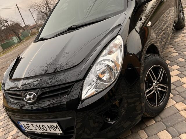 Черный Хендай и20, объемом двигателя 1.2 л и пробегом 184 тыс. км за 5000 $, фото 2 на Automoto.ua