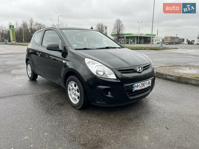 Черный Хендай и20, объемом двигателя 1.25 л и пробегом 165 тыс. км за 5100 $, фото 4 на Automoto.ua