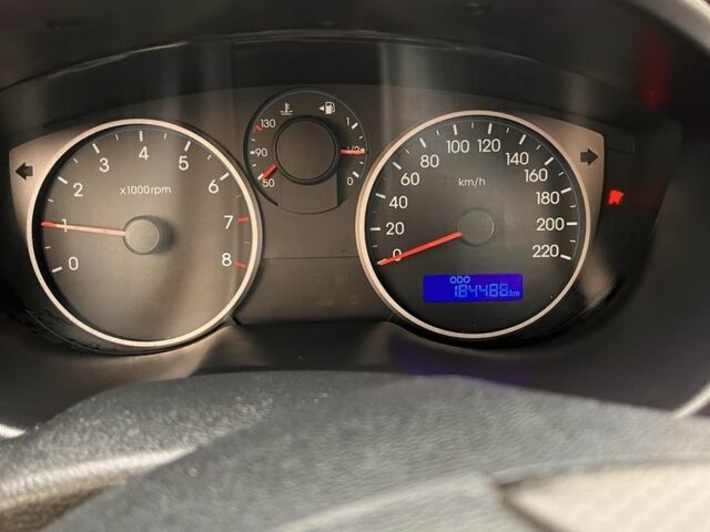 Черный Хендай и20, объемом двигателя 1.2 л и пробегом 184 тыс. км за 5000 $, фото 5 на Automoto.ua