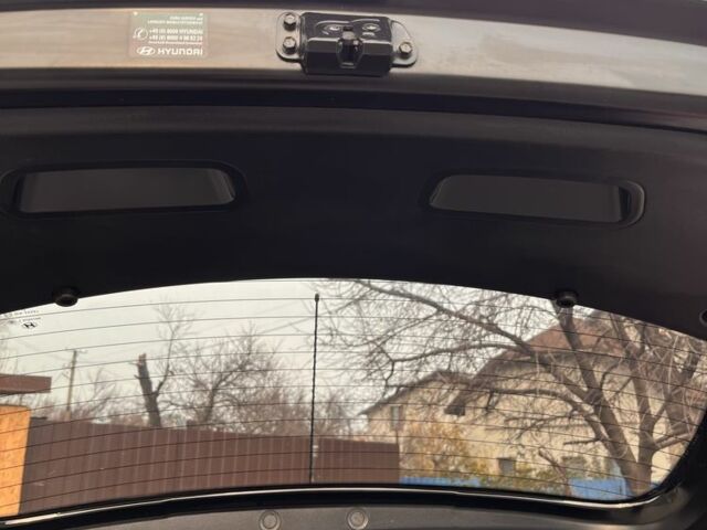 Черный Хендай и20, объемом двигателя 1.2 л и пробегом 184 тыс. км за 5000 $, фото 4 на Automoto.ua