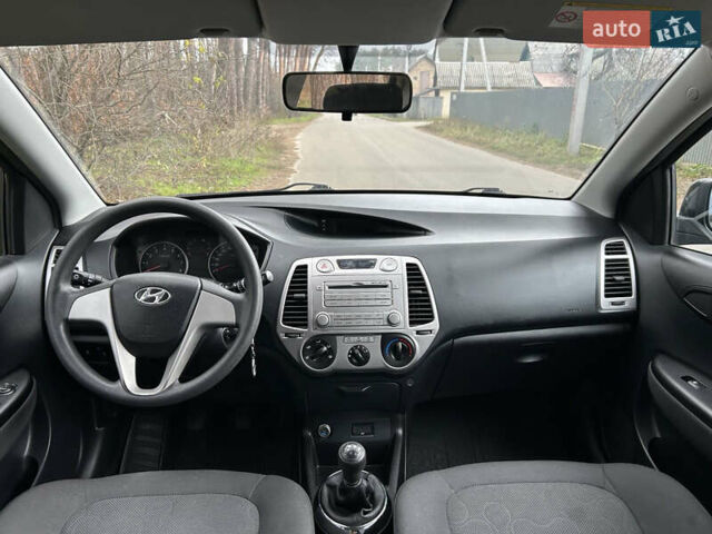 Черный Хендай и20, объемом двигателя 1.25 л и пробегом 118 тыс. км за 5700 $, фото 6 на Automoto.ua