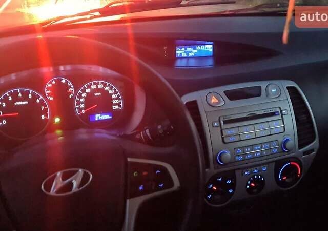 Черный Хендай и20, объемом двигателя 1.2 л и пробегом 217 тыс. км за 5200 $, фото 8 на Automoto.ua